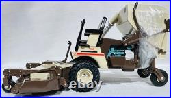Grasshopper 725 Zero Turn Lawn Mower with Bagger By SpecCast 1/16th Scale
